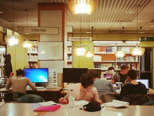 Studenti- in-sala-lettura-biblioteca