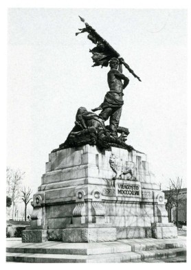 monumento piazza 8 agosto bologna