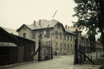 Auschwitz, 2000. Il portone di ingresso del campo di concentramento denominato Auschwitz I