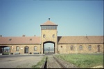 Auschwitz, 2006. L’ingresso della nuova rampa ferroviaria di Auschwitz II-Birkenau, costruita nella primavera 1944, in previsione dell’arrivo degli ebrei ungheresi.