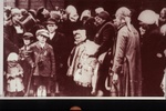 Auschwitz-II-Birkenau 1944. L’arrivo degli ebrei ungheresi. Dall’album Il trapianto degli ebrei di Ungheria, realizzato dai nazisti ad Auschwitz nell’estate 1944.