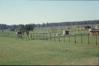 Auschwitz, 2006. Quanto resta delle baracche in legno del campo di Birkenau, dopo la loro asportazione/distruzione subito dopo la fine della guerra.
