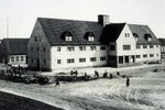 Ravensbrück, 1940. L’edificio della direzione del campo. Fotografia scattata dalle SS