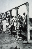 Etiopia, 1936. Impiccagione di sei indigeni, per rappresaglia.