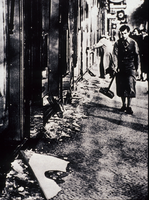 Germania, 10 novembre 1938. Vetrine in frantumi, dopo la Kristallnacht.