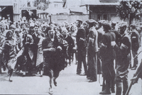 Kaunas, 24 giugno 1941. Uno degli assassini di ebrei, durante il pogrom verificatosi Presso il garage Lietukis.