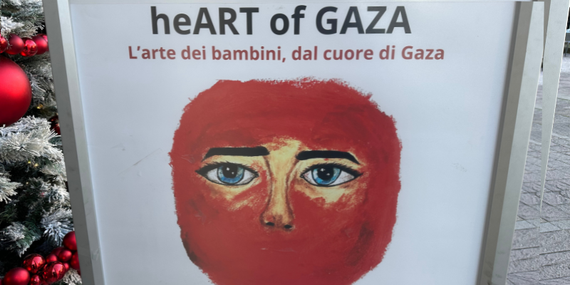 cover della mostra “HeART of Gaza”: i disegni dei bambini di Gaza raccontano la tragedia della Palestina. In Assemblea fino al 12 gennaio https://cronacabianca.eu/heart-of-gaza-i-disegni-dei-bambini-di-gaza-raccontano-la-tragedia-della-palestina-in-assemblea-legislativa-fino-al-12-gennaio/