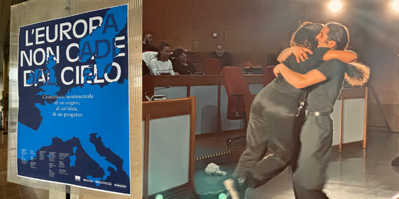 foto dello spettacolo “L’Europa non cade dal cielo”: uno spettacolo per riflettere sul progetto dell’Unione europea https://cronacabianca.eu/scuola-lassemblea-legislativa-ha-ospitato-studenti-e-studentesse-delle-superiori-per-confrontarsi-sul-sogno-delleuropa-unita-portato-in-scena-lo-spettacolo-leurop/