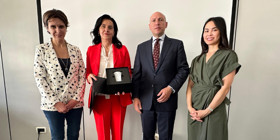 Emilia-Romagna e Assia, il ministro Manfred Pentz accolto in Assemblea legislativa dalla vicepresidente Barbara Lori e dalla consigliera Questora Valentina Castaldini https://cronacabianca.eu/emilia-romagna-ambiente-sviluppo-e-nuove-tecnologie-alla-base-della-rinnovata-collaborazione-tra-la-regione-emilia-romagna-e-il-land-dellassia-il-ministro-manfrd-pentz-accolto-in-assemblea/