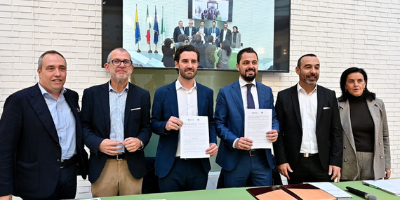 Foto di gruppo Assemblea e Upi La politica più vicina alle persone: tra Assemblea e UPI utilizzo condiviso di spazi in tutta la regione per incontrare i cittadini https://cronacabianca.eu/emilia-romagna-la-politica-piu-vicina-alle-persone-accordo-tra-assemblea-legislativa-e-upi-per-lutilizzo-condiviso-di-spazi-in-tutta-la-regione-per-incontrare-i-cittadini/