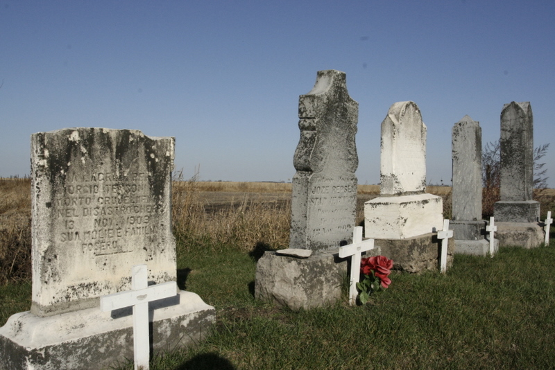 Lapidi di E-R deceduti nel disastro della miniera di Cherry - Cimitero di Ladd
