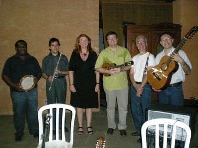La Presidente della Consulta Silvia Bartolini, e il gruppo chorro (musica folklorica locale)