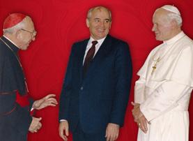 Agostino Casaroli con Gorbaciov e Giovanni Paolo II