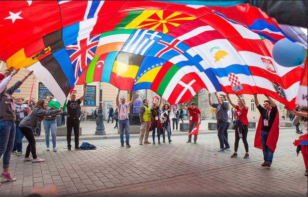 Giovani e bandiere - ESN