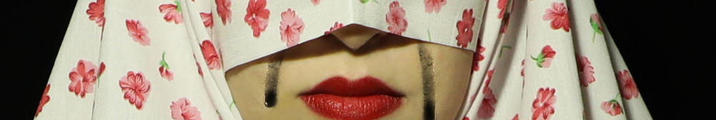 Foto donna con velo della mostra